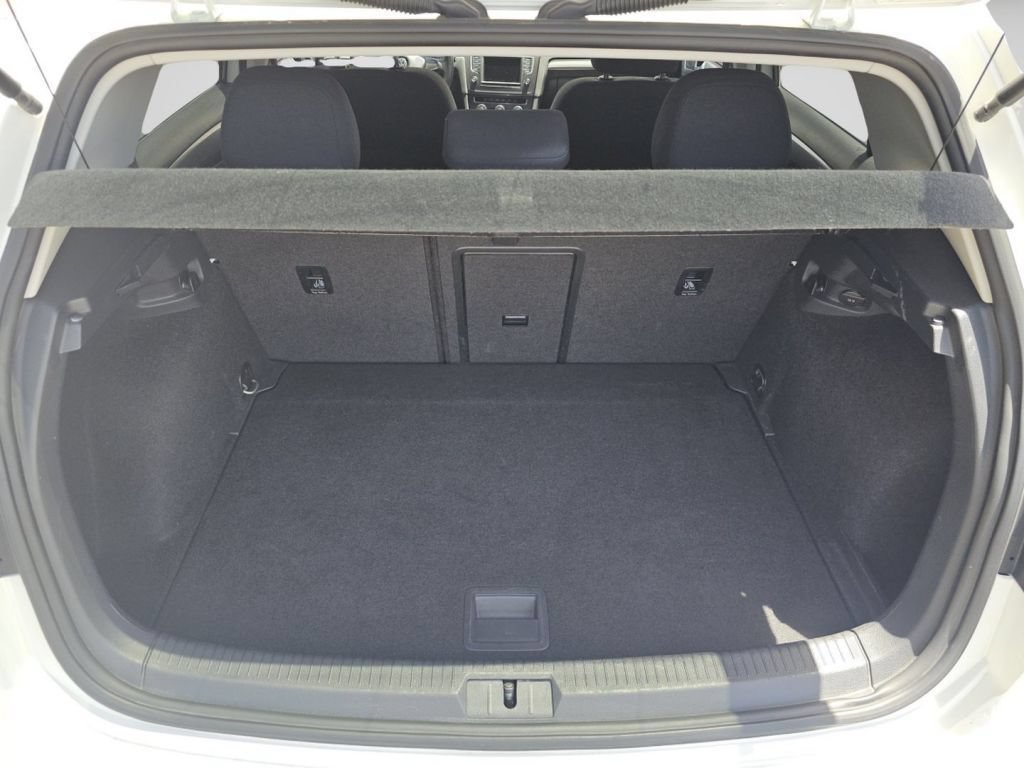 Used 2016 Volkswagen e-Golf SE w/ DC Fast Charging Package FWD image 24