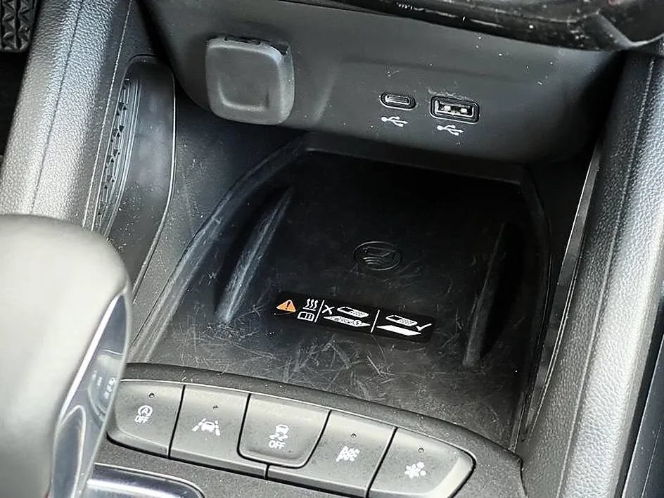 Used 2025 Chevrolet TrailBlazer RS w/ Convenience Package FWD image 32