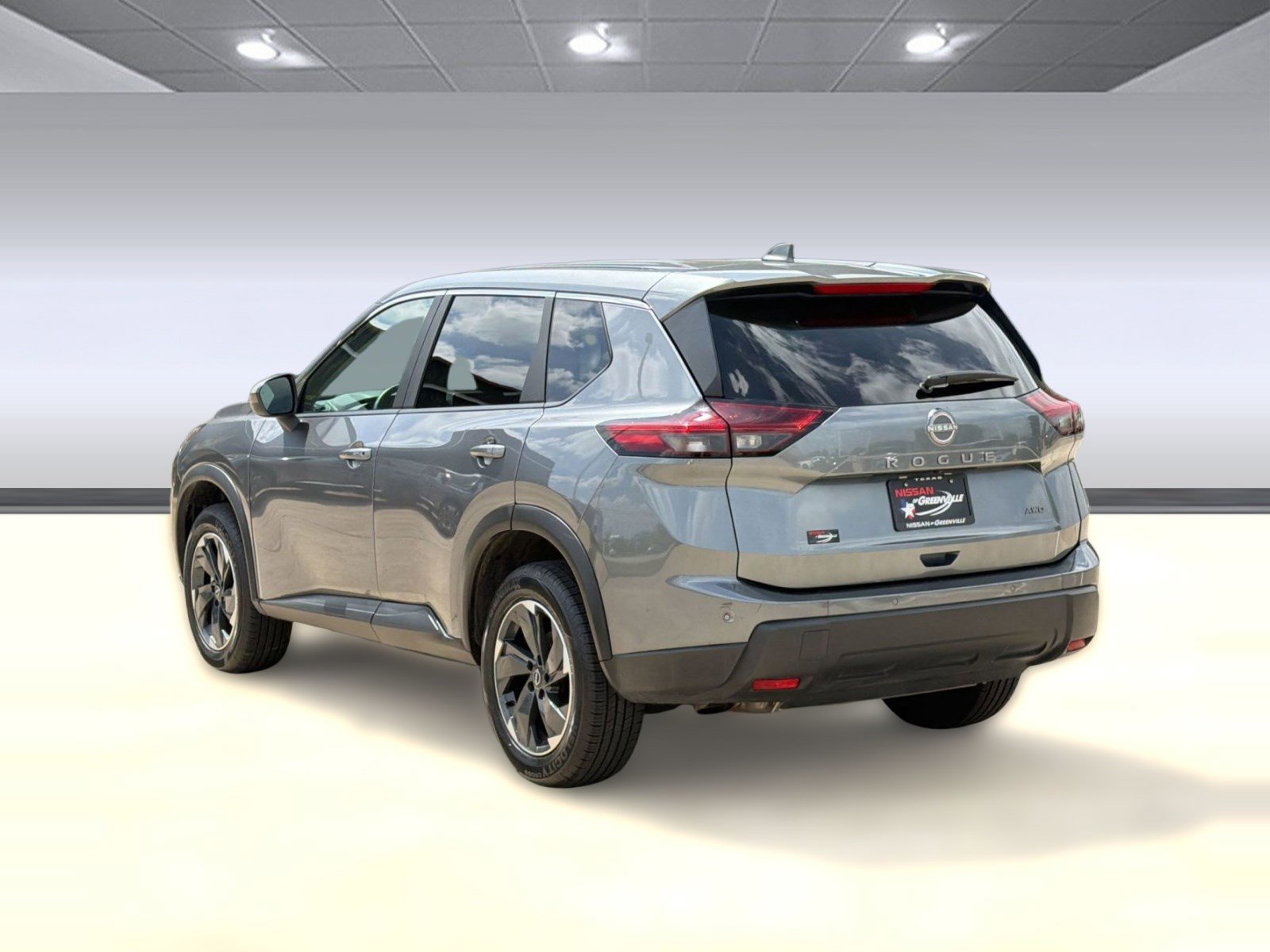 Used 2025 Nissan Rogue SV image 3