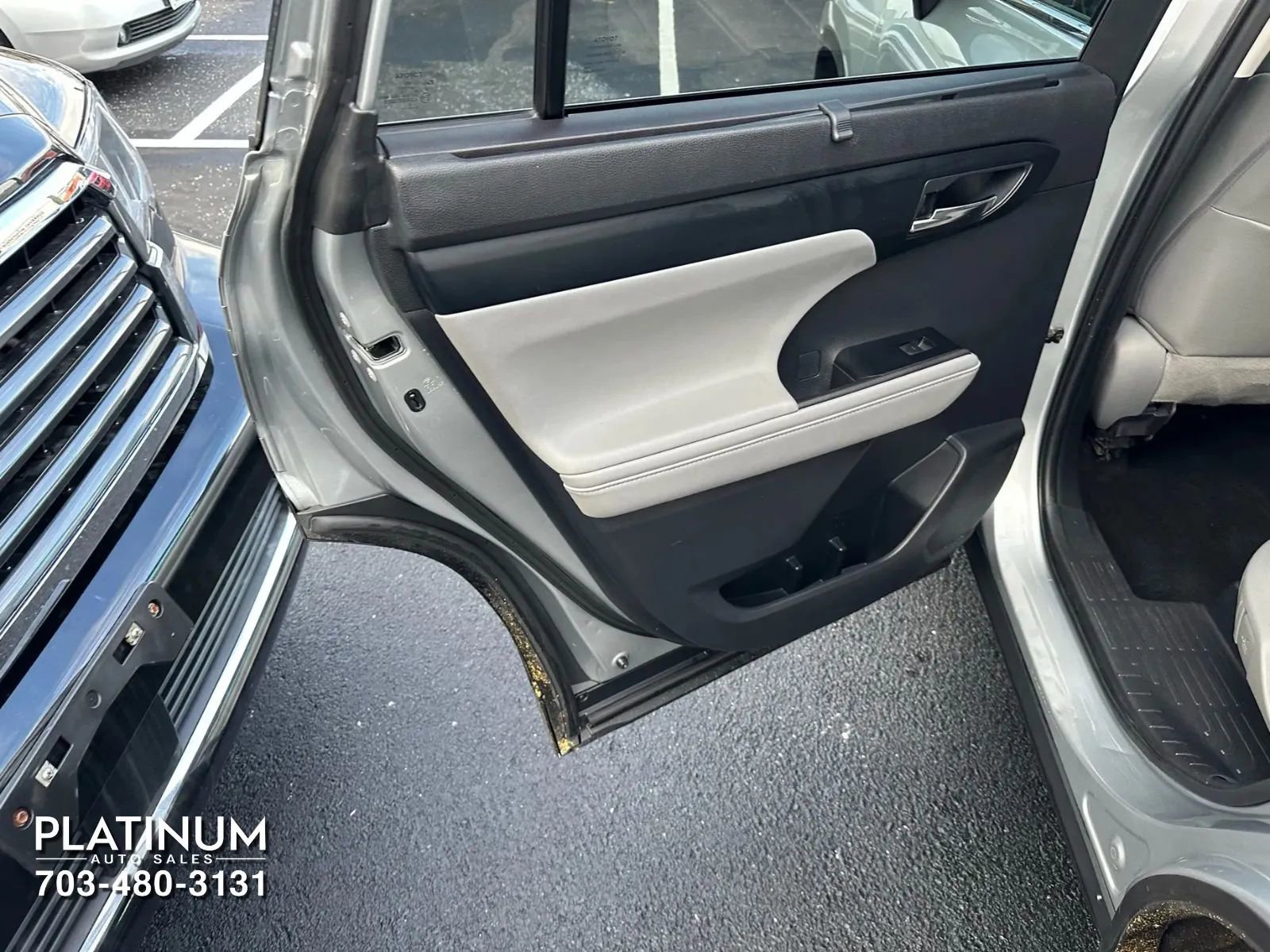 Used 2020 Toyota Highlander XLE image 15