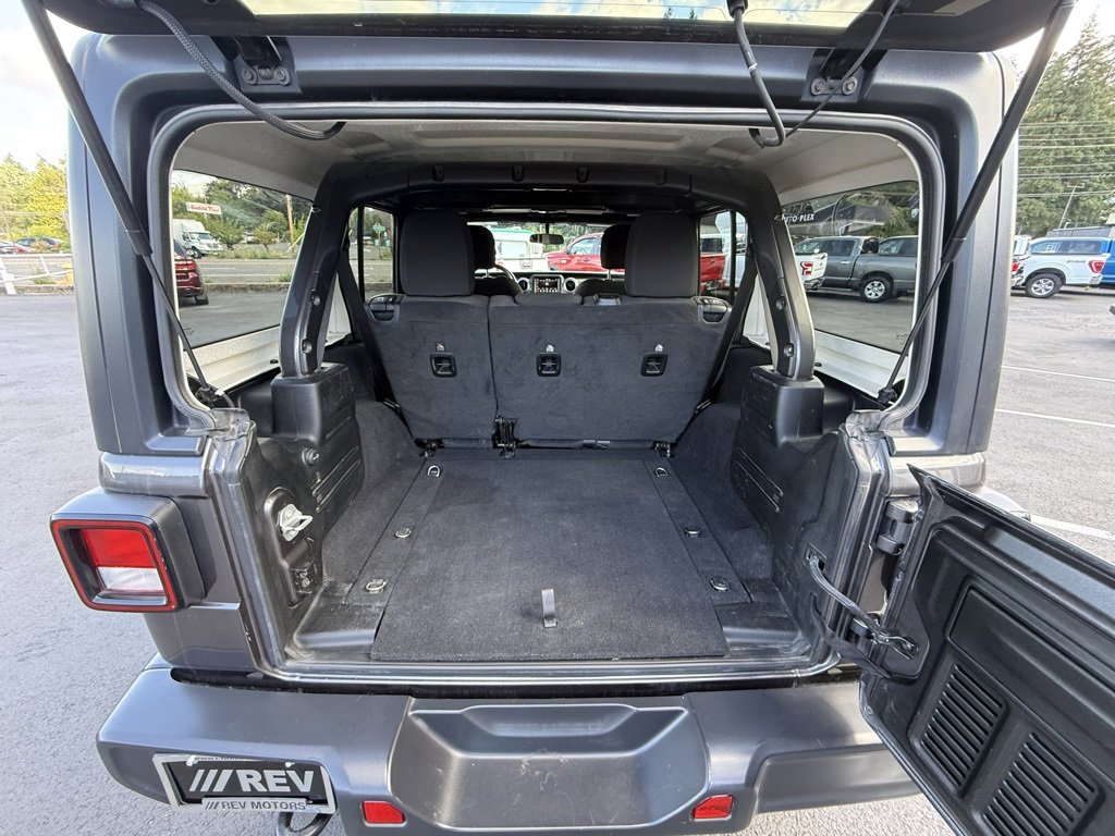 Used 2020 Jeep Wrangler Unlimited Sahara image 12