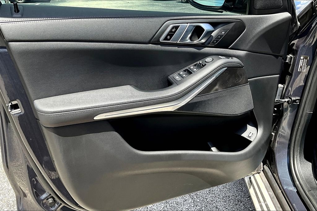 Used 2022 BMW X5 xDrive45e w/ Climate Comfort Package image 22