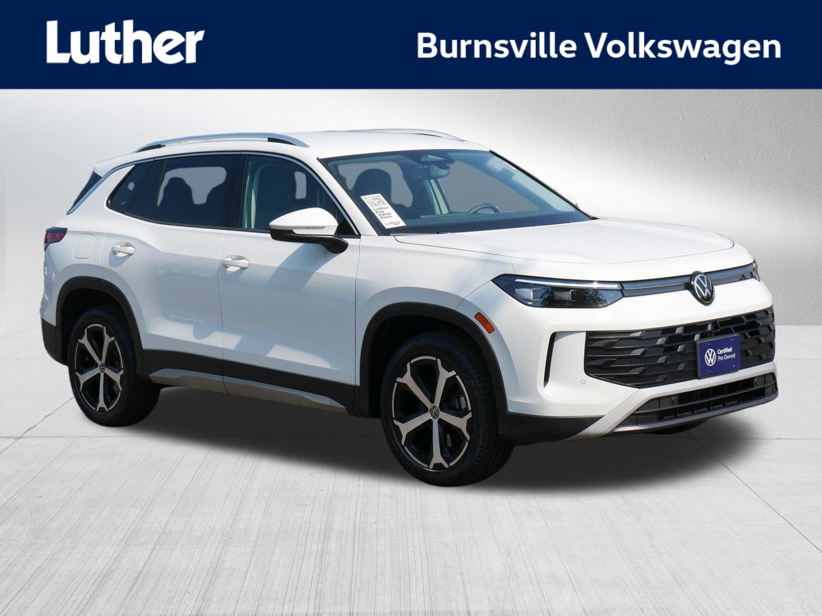 Certified 2025 Volkswagen Tiguan SE AWD/4WD image 1