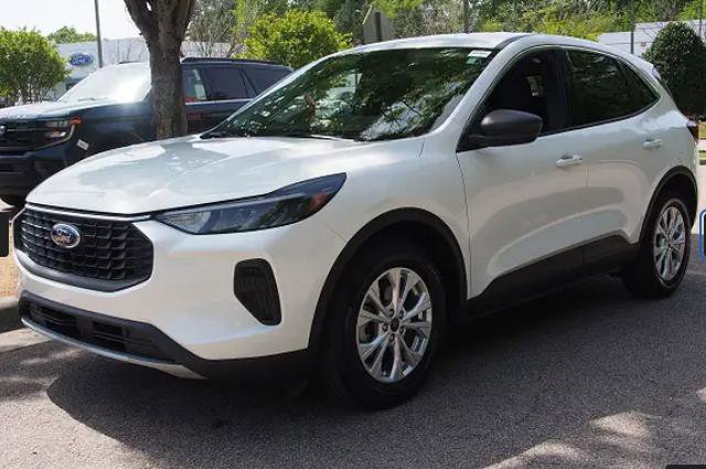 Used 2023 Ford Escape Active w/ Tech Pack #1 AWD/4WD image 4