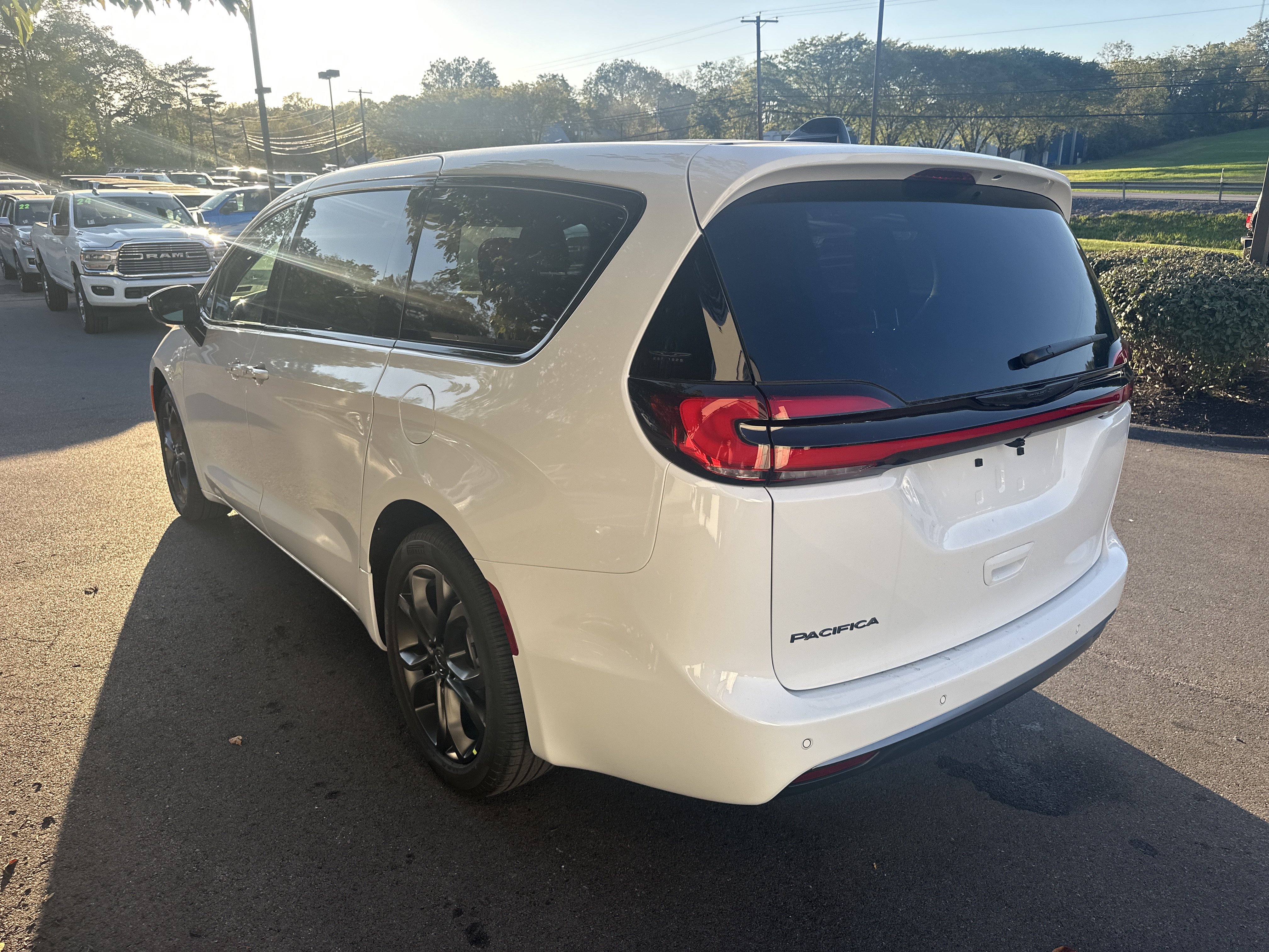 New 2026 Chrysler Pacifica Select FWD image 6