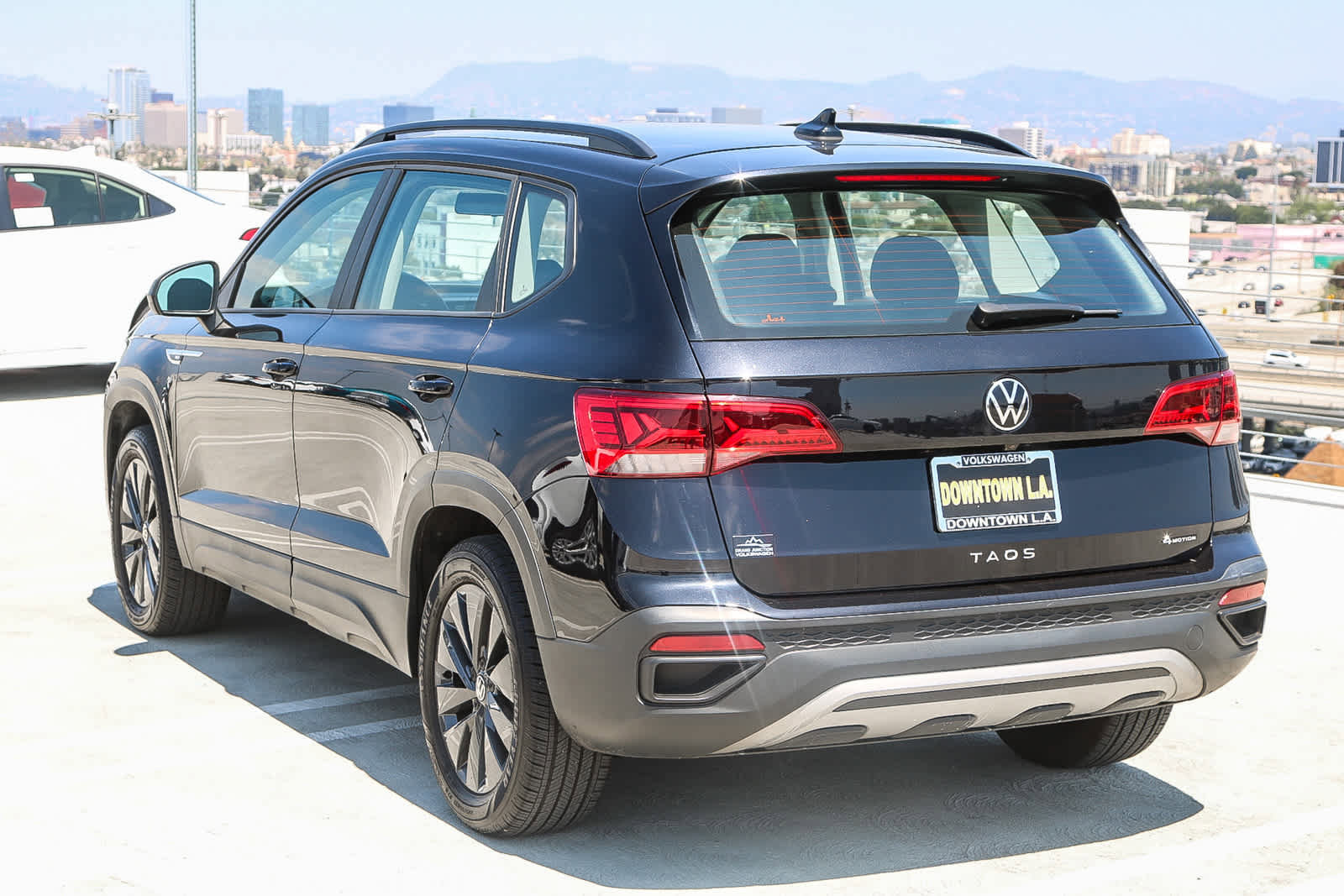 Used 2022 Volkswagen Taos S image 8
