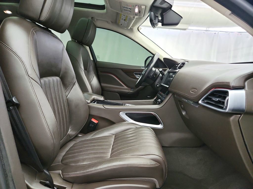 Used 2019 Jaguar F-PACE Portfolio image 34