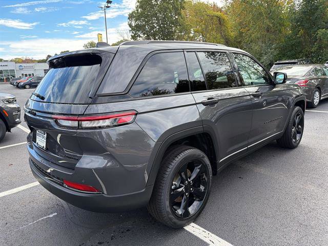 New 2025 Jeep Grand Cherokee Limited image 3
