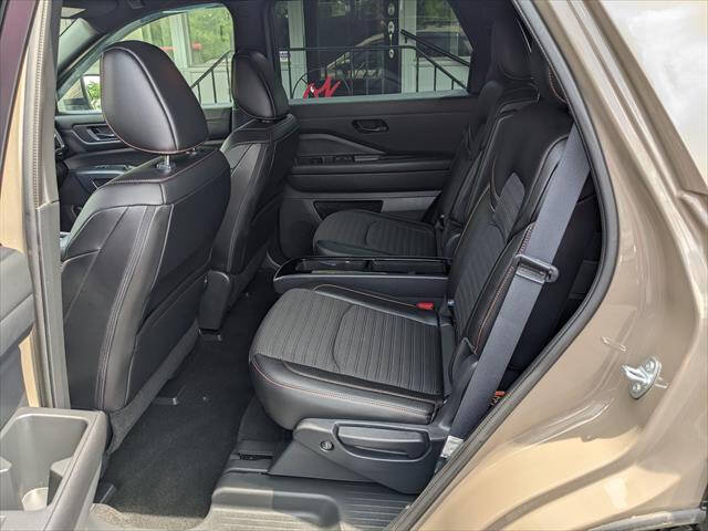 Used 2024 Nissan Pathfinder Rock Creek AWD/4WD image 13