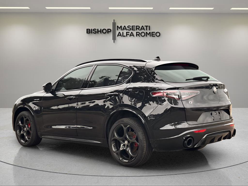 Used 2025 Alfa Romeo Stelvio Sprint image 4