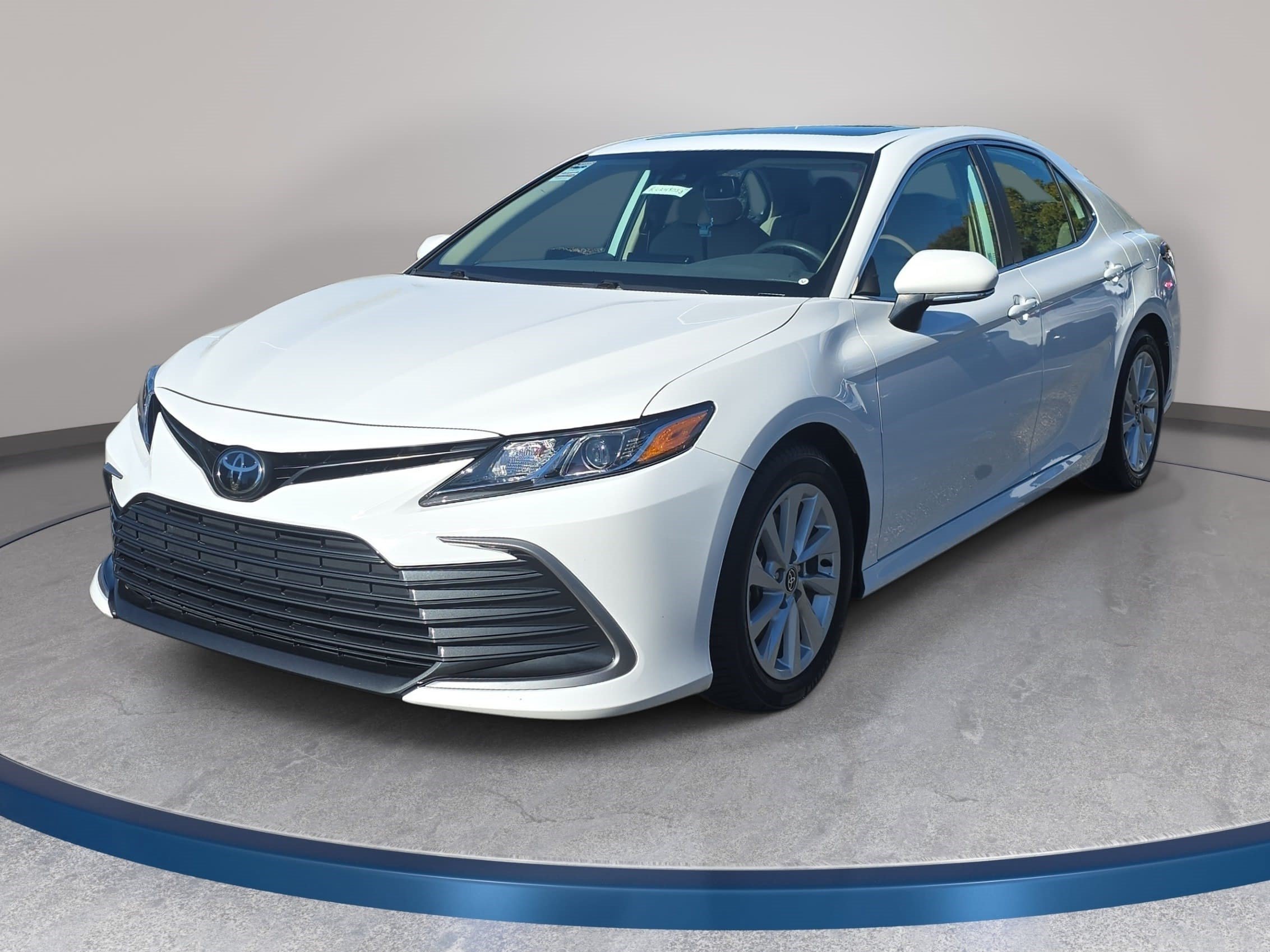 Used 2024 Toyota Camry LE w/ Convenience Package FWD image 1