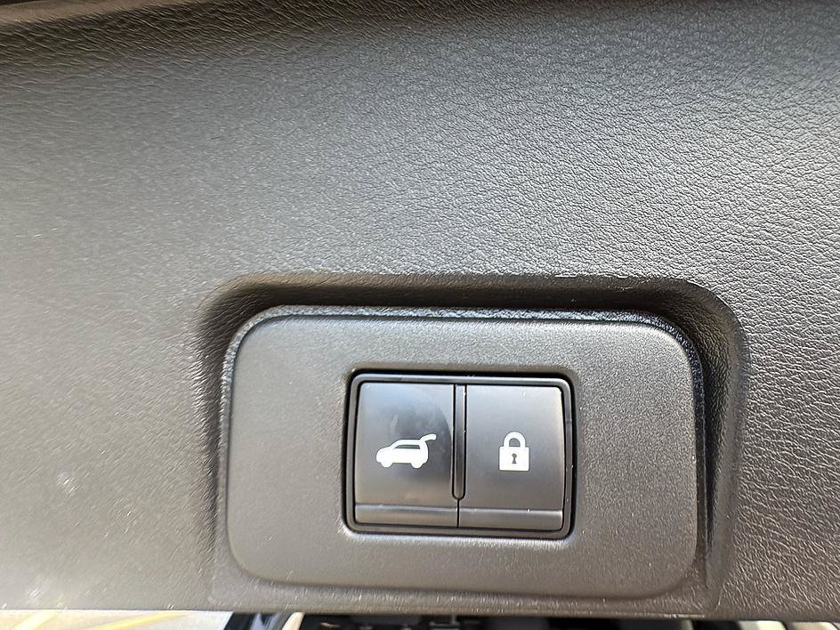 Certified 2025 Nissan Rogue SV AWD/4WD image 39