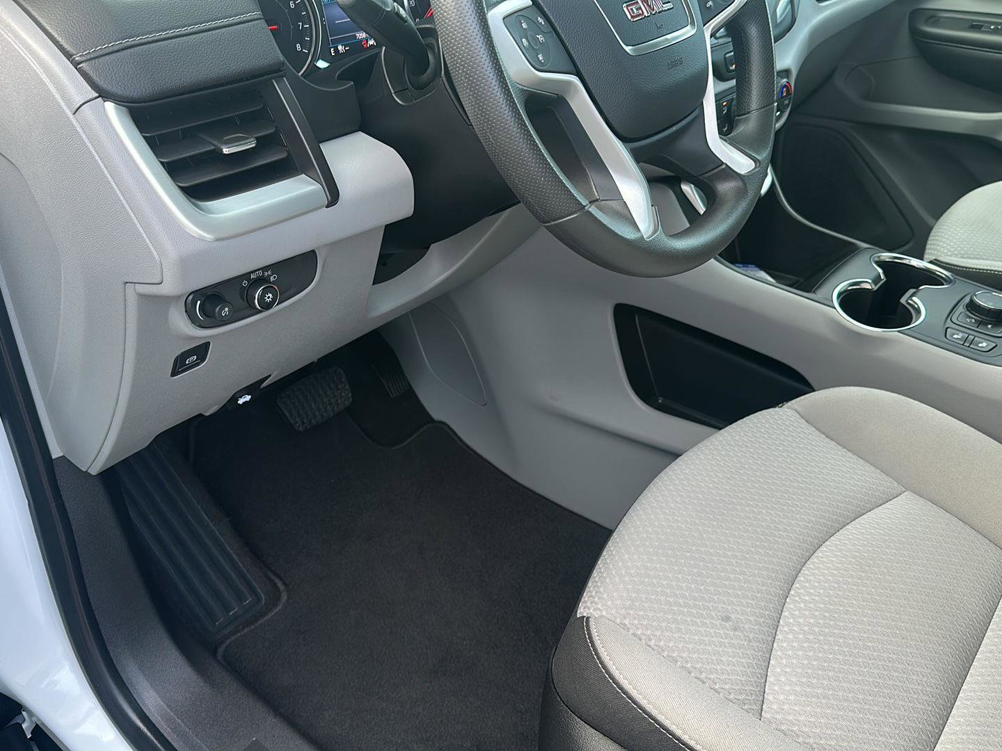 Used 2023 GMC Terrain SLE w/ Driver Convenience Package AWD/4WD image 11