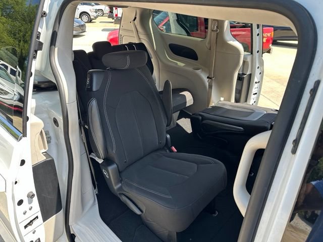 Used 2023 Chrysler Voyager LX FWD image 14