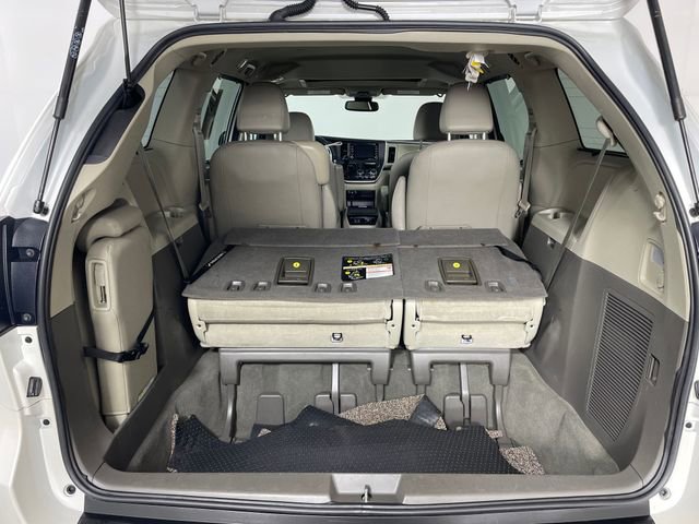 Used 2020 Toyota Sienna XLE w/ XLE Navigation Package FWD image 16