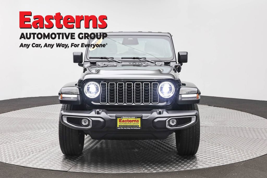 Used 2025 Jeep Wrangler Unlimited Sahara AWD/4WD image 2