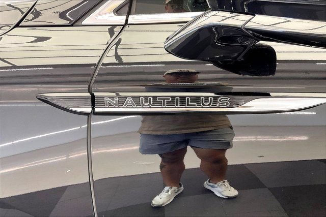 Used 2023 Lincoln Nautilus Black Label w/ Class II Trailer Tow Package AWD/4WD image 30