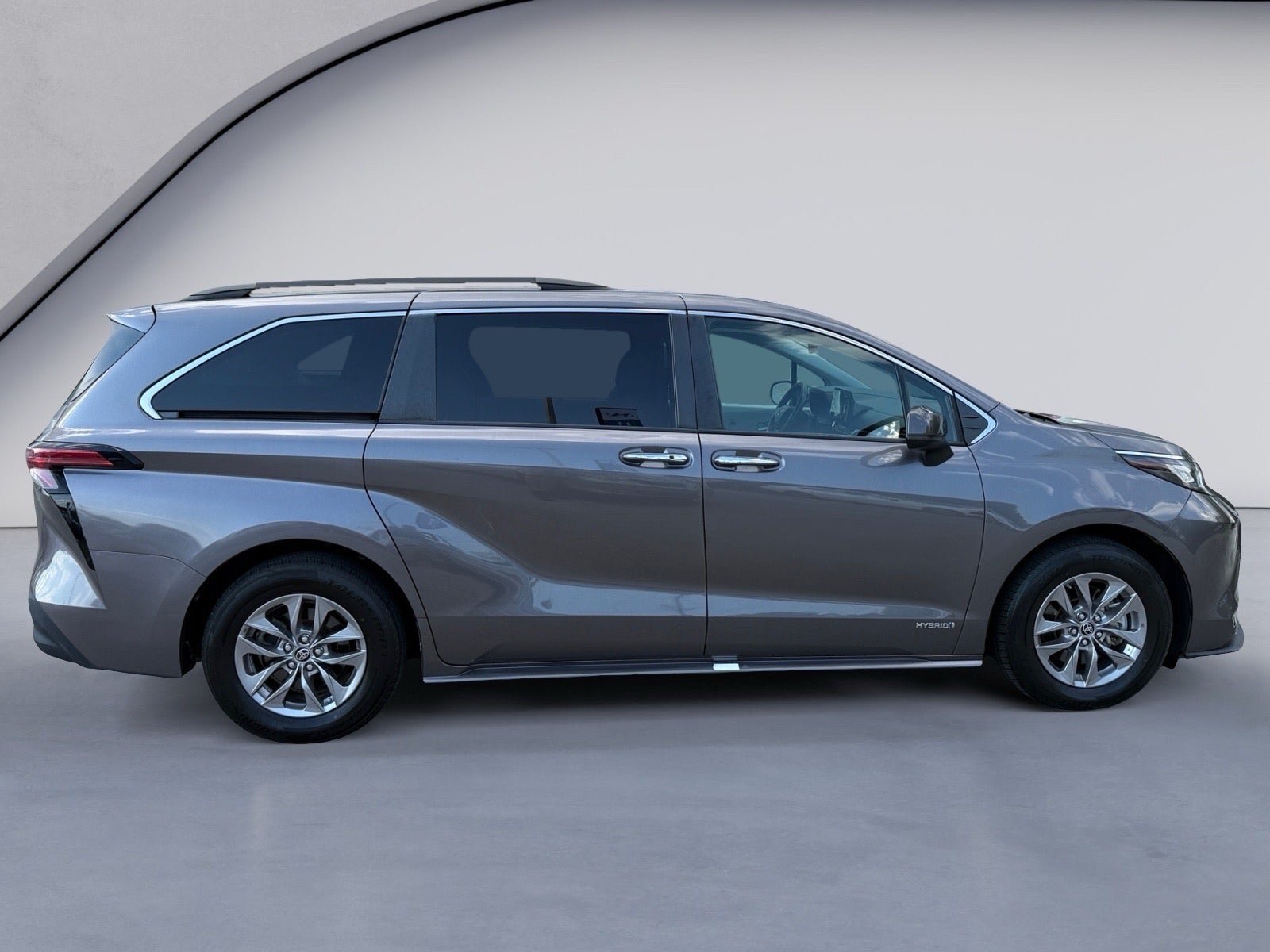 Used 2021 Toyota Sienna XLE FWD image 6