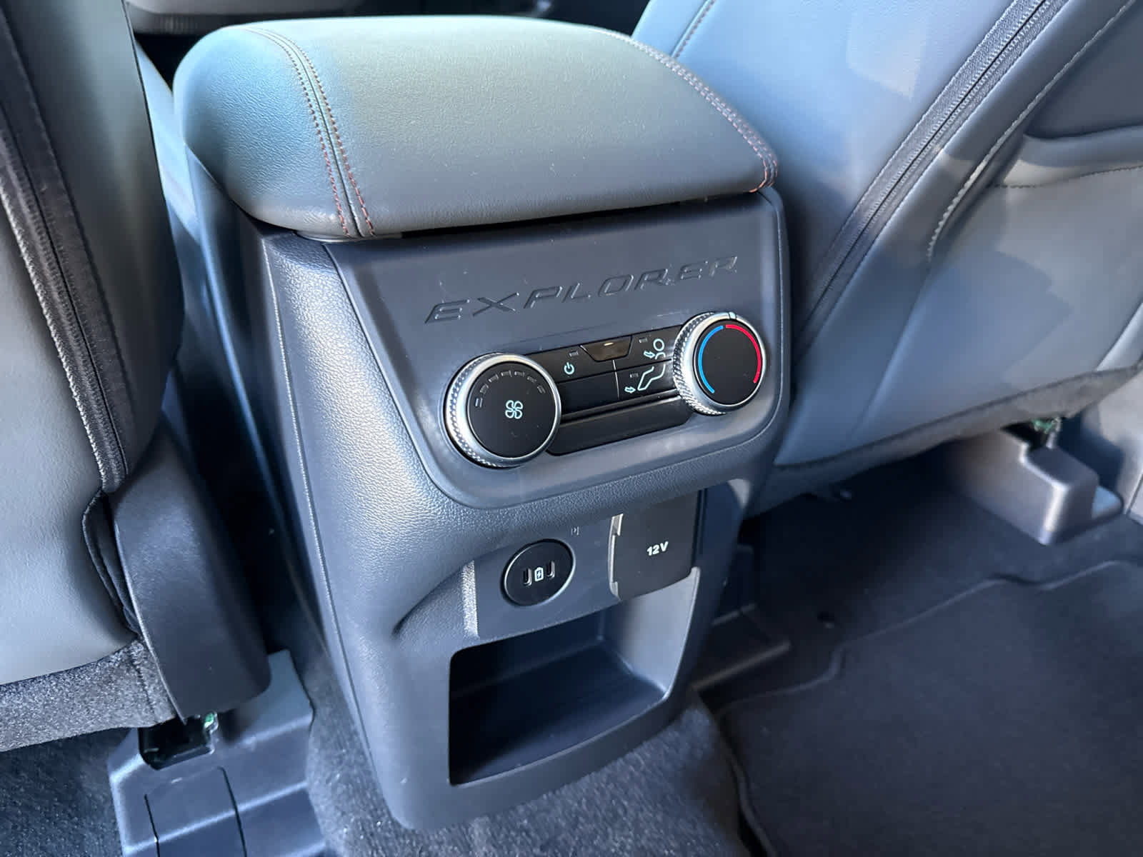 New 2025 Ford Explorer Active w/ Active Comfort Package image 24