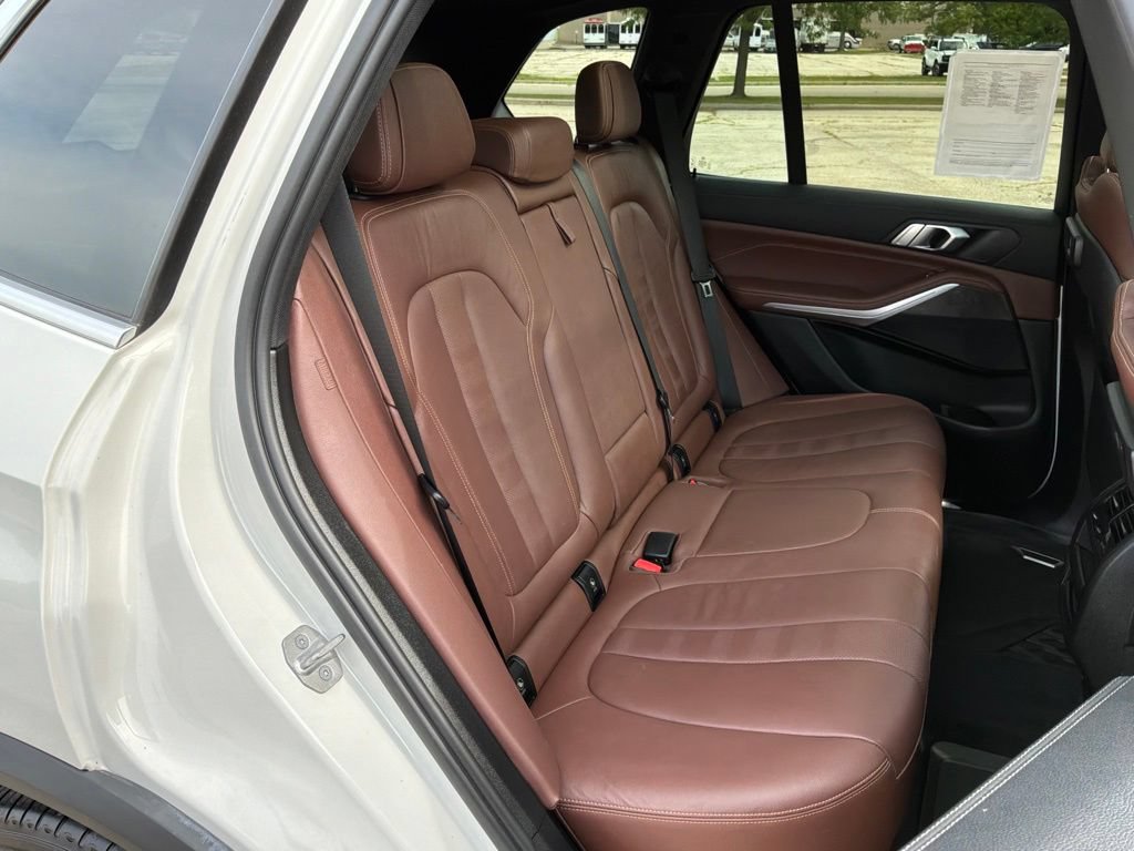 Used 2021 BMW X5 xDrive40i w/ Parking Assistance Package AWD/4WD image 42