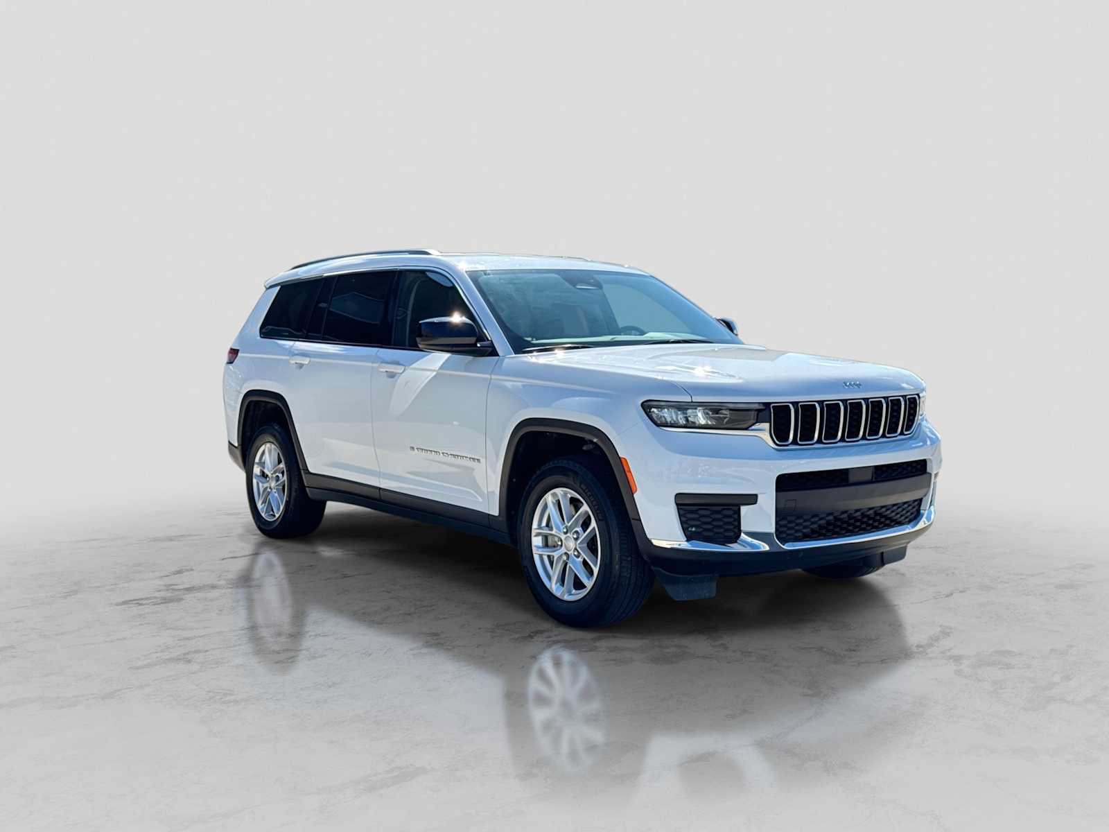 Used 2023 Jeep Grand Cherokee L Laredo w/ Luxury Tech Group I AWD/4WD image 8