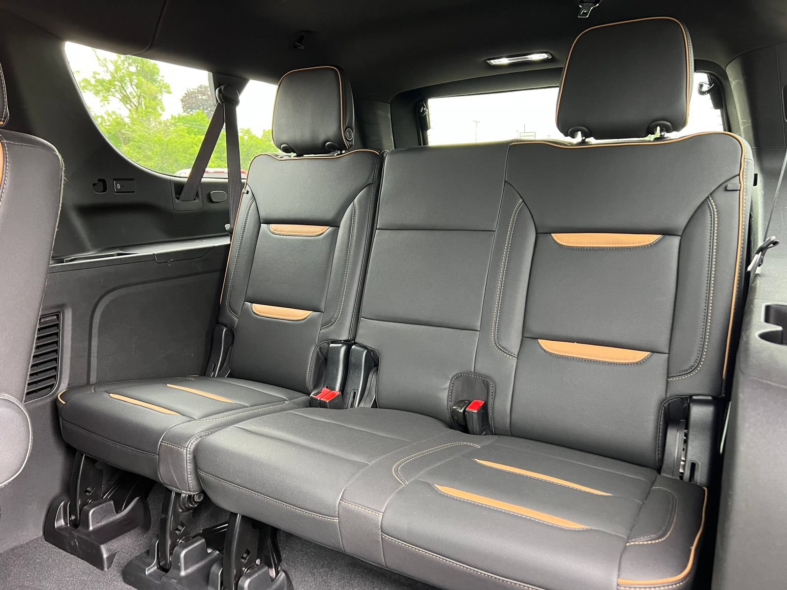 Used 2023 GMC Yukon XL AT4 w/ AT4 Premium Plus Package AWD/4WD image 6
