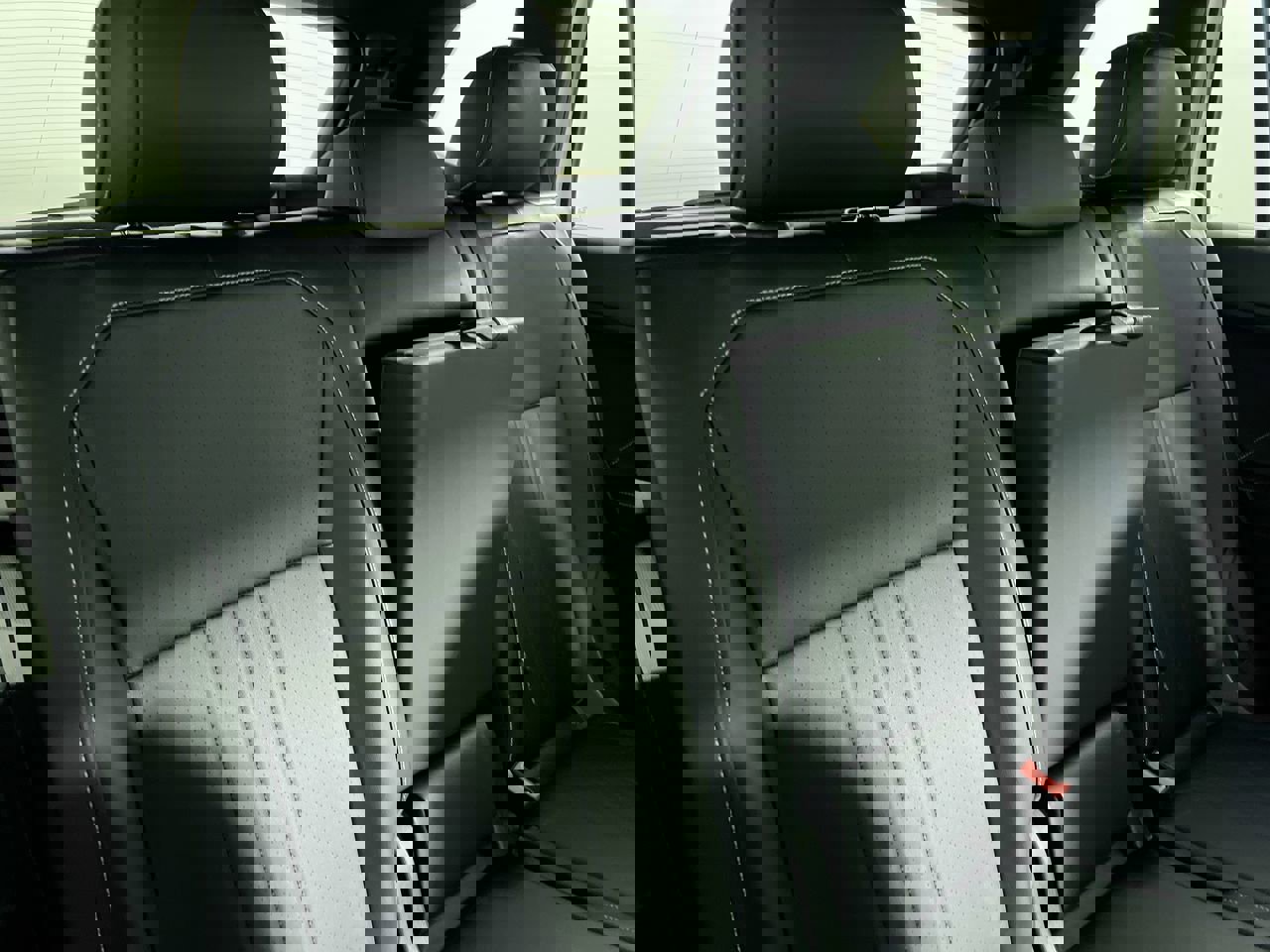 Used 2022 Volkswagen Tiguan SE R-Line image 31