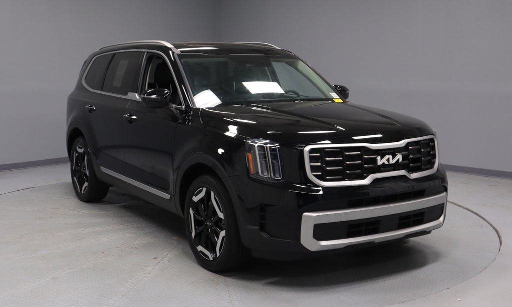 Used 2024 Kia Telluride S w/ S Sunroof Package