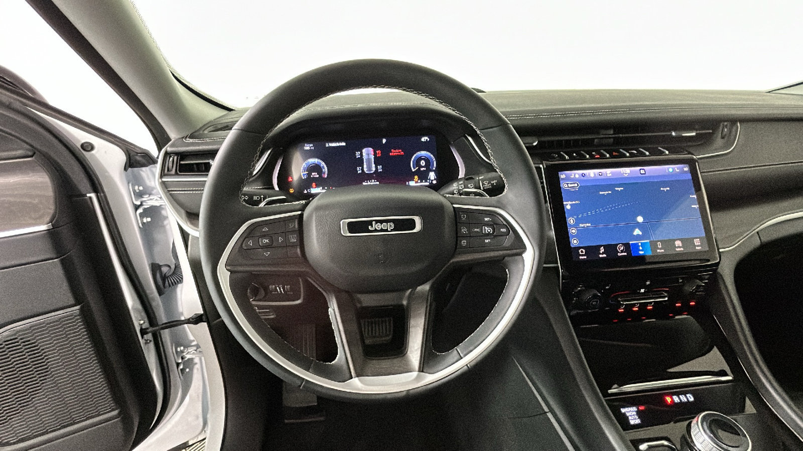 Used 2023 Jeep Grand Cherokee Limited AWD/4WD image 17