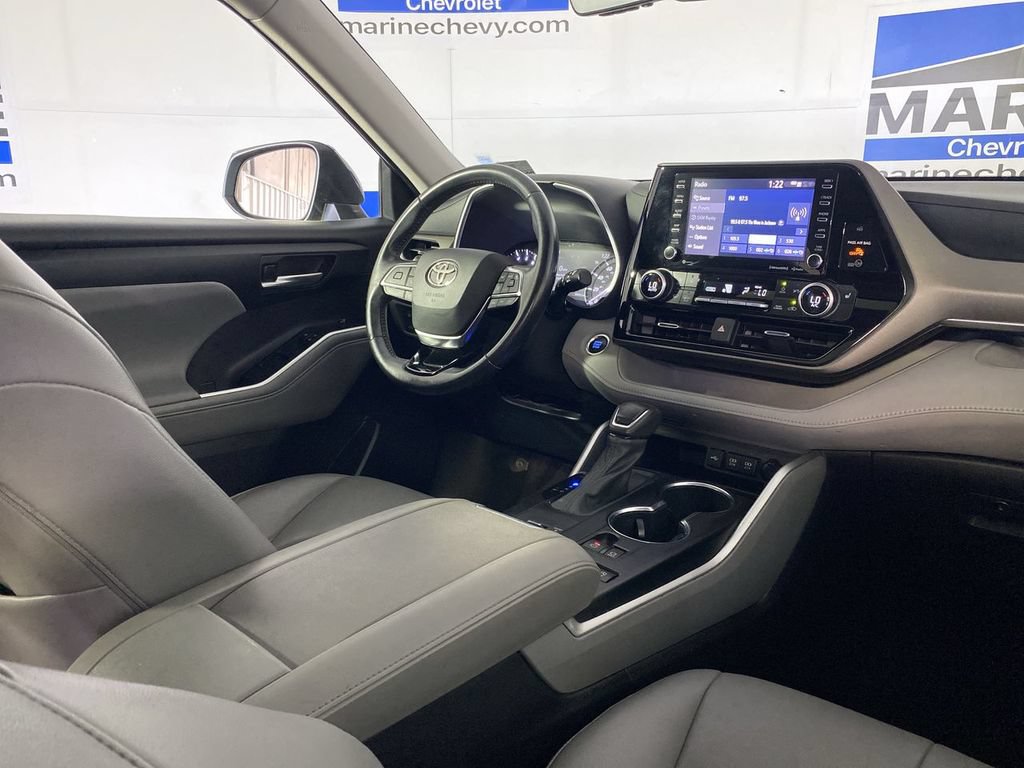 Used 2021 Toyota Highlander XLE FWD image 27