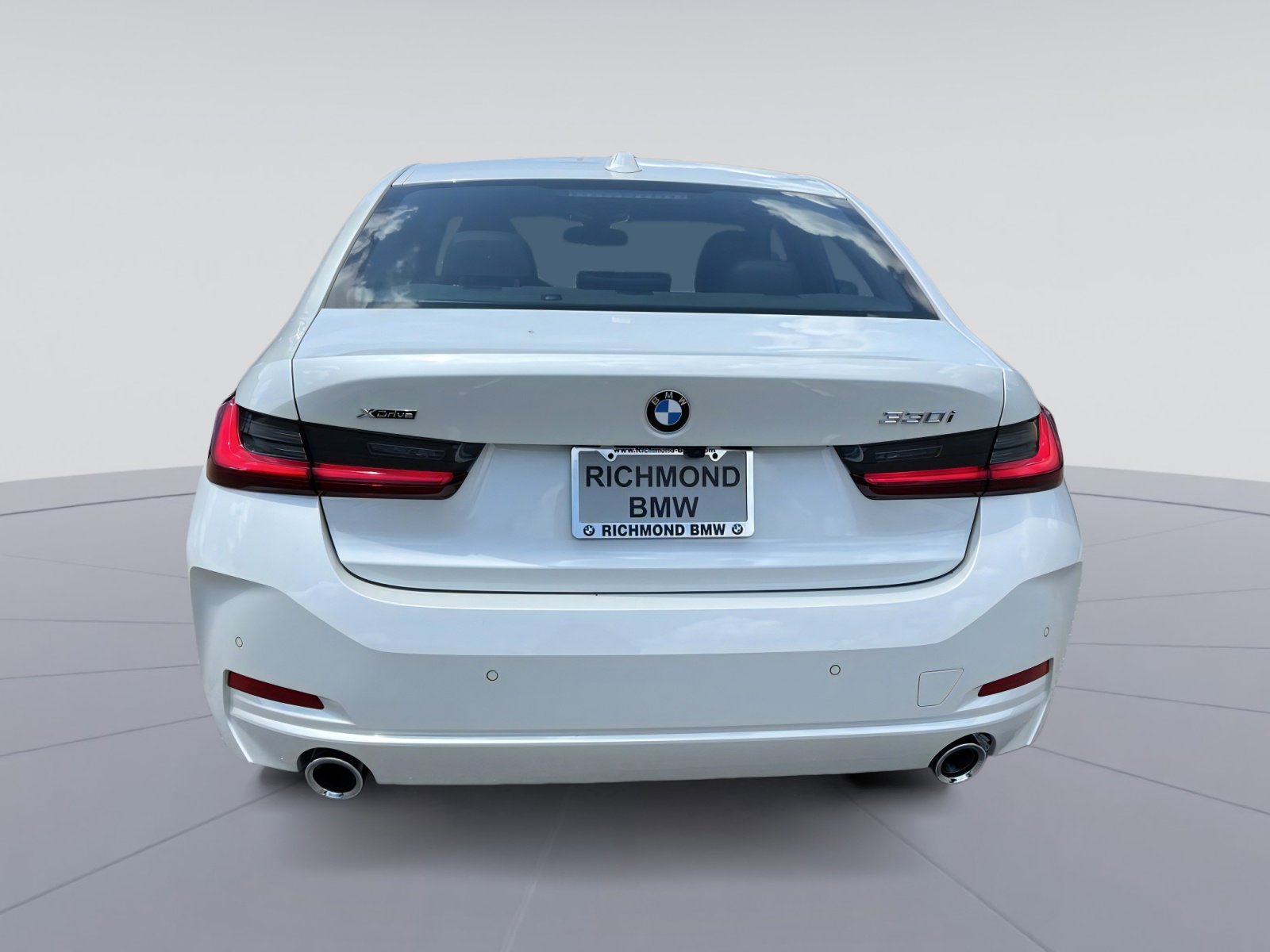 New 2025 BMW 330i xDrive Sedan w/ Premium Package image 4