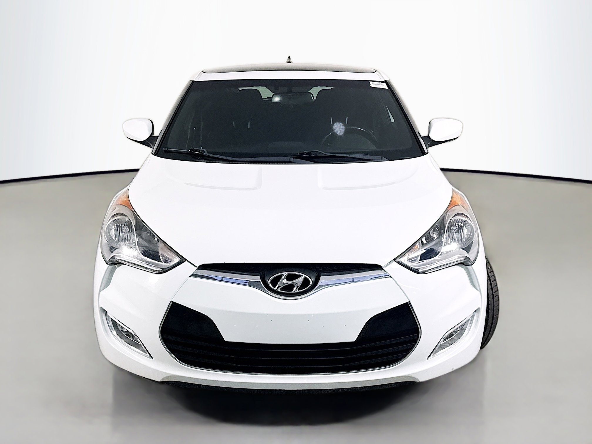 Used 2017 Hyundai Veloster Value Edition image 2