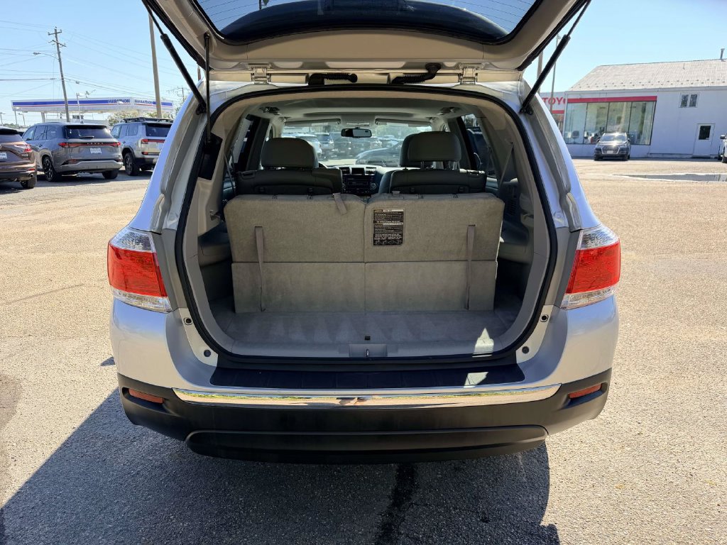 Used 2012 Toyota Highlander Limited w/ Tow Pkg AWD/4WD image 15
