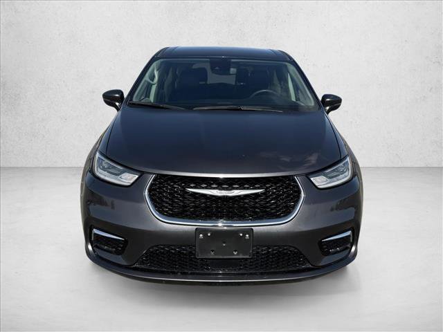 Used 2023 Chrysler Pacifica Touring-L FWD image 2