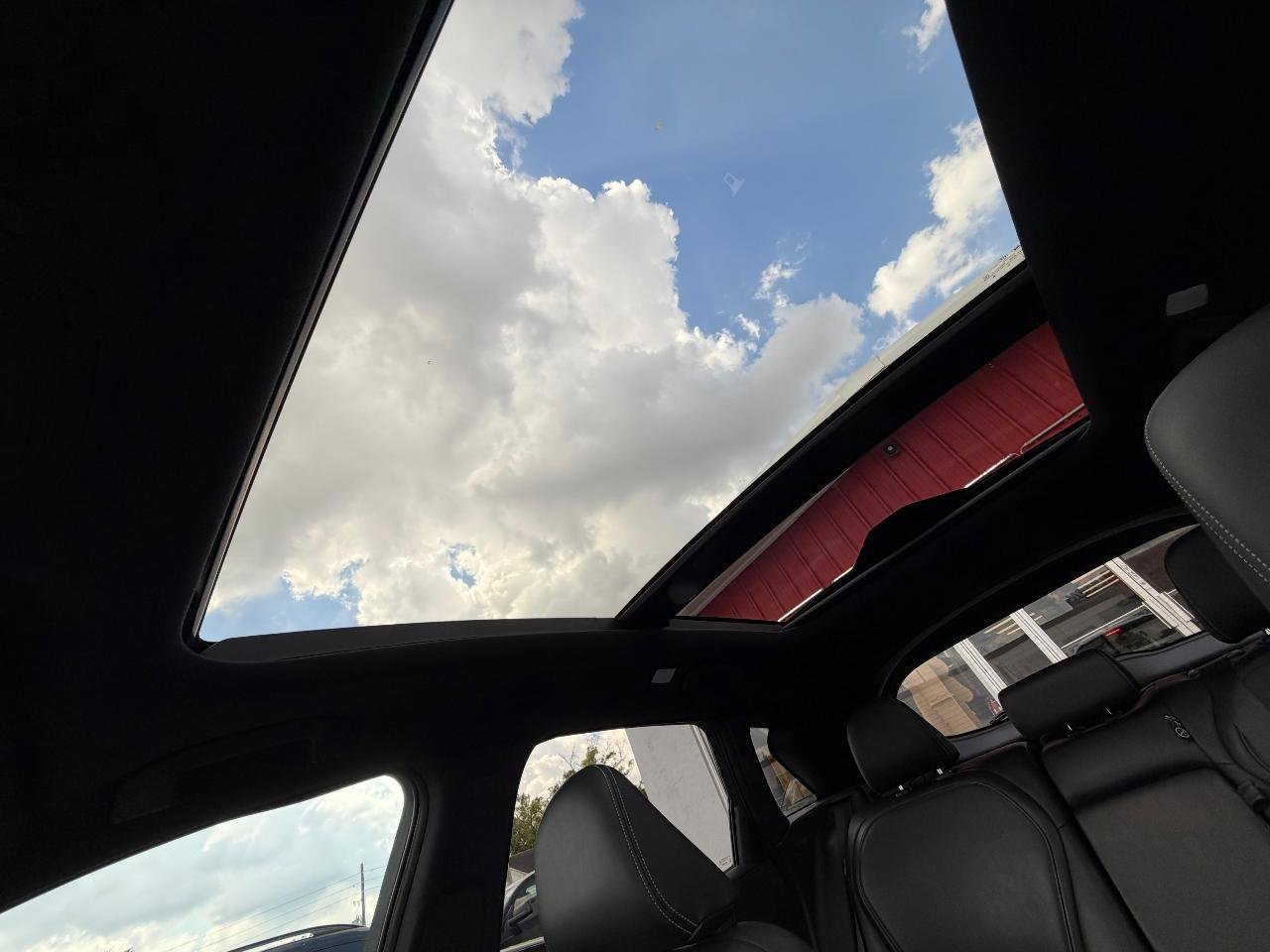 Used 2021 INFINITI QX50 Luxe w/ Appearance Package FWD image 15