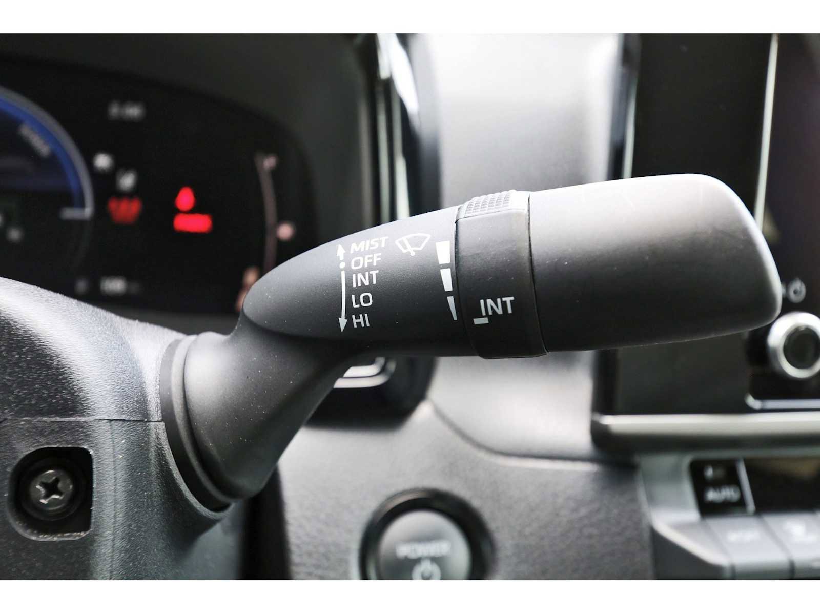 Used 2025 Toyota Camry SE w/ Convenience Package image 18