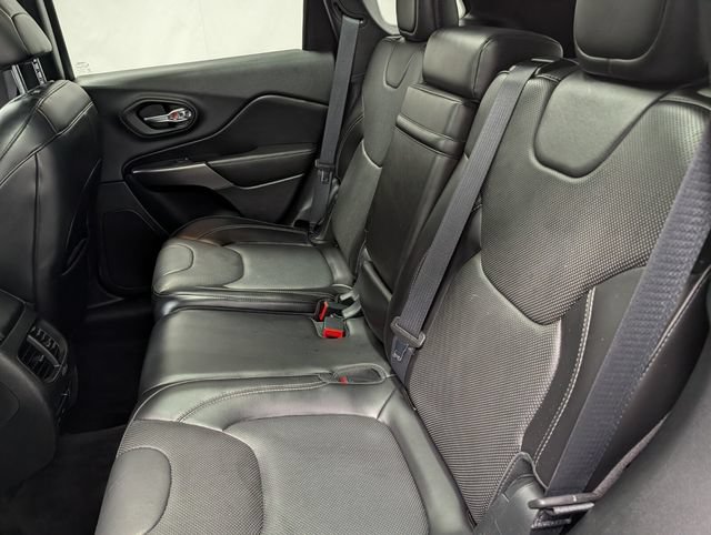 Used 2019 Jeep Cherokee Limited w/ Luxury Group AWD/4WD image 12