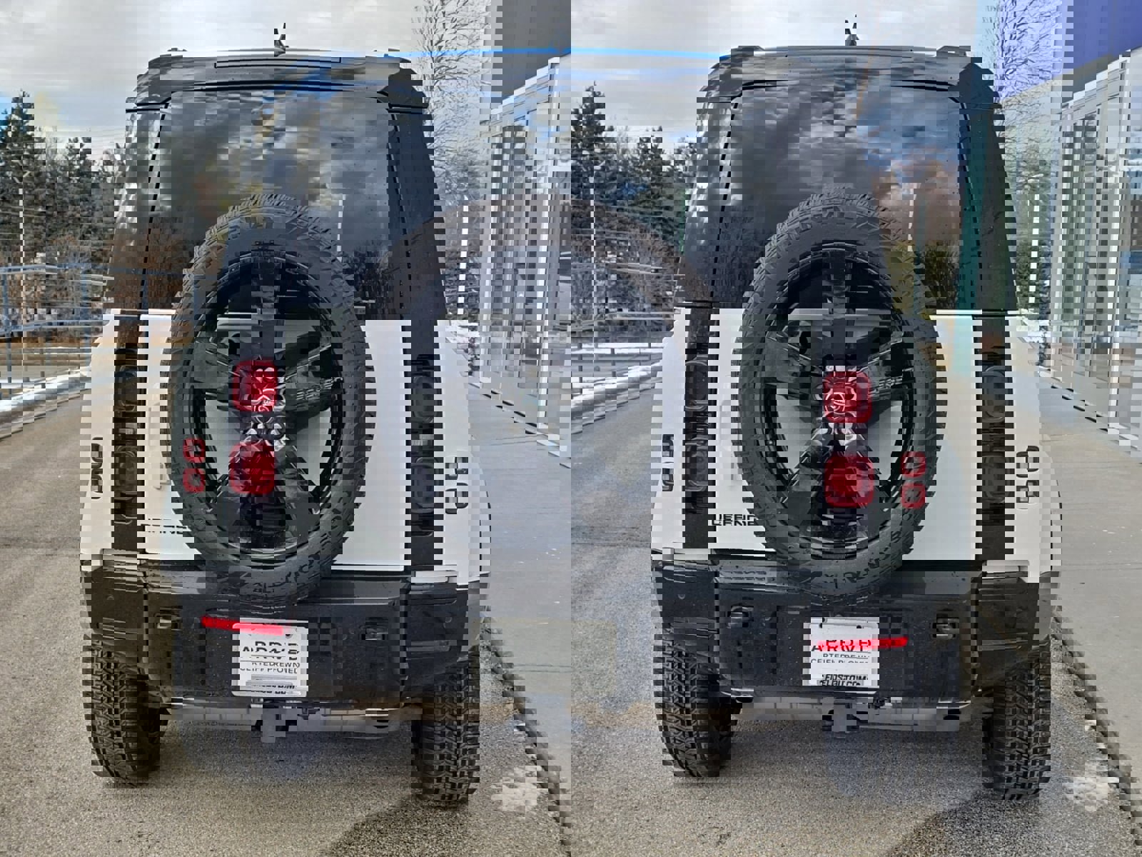 Certified 2024 Land Rover Defender 110 X-Dynamic SE image 4