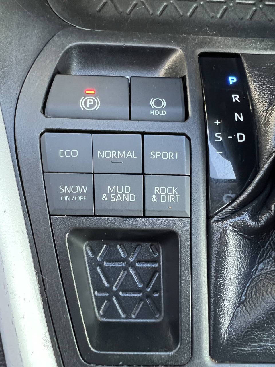 Used 2021 Toyota RAV4 XLE AWD/4WD image 15