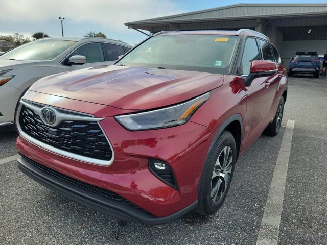 Used 2022 Toyota Highlander XLE image 8
