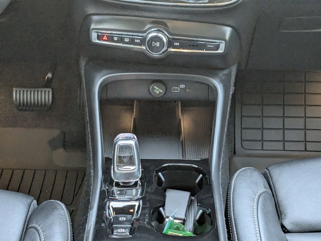 New 2026 Volvo XC40 B4 Plus w/ Protection Package Premier image 20