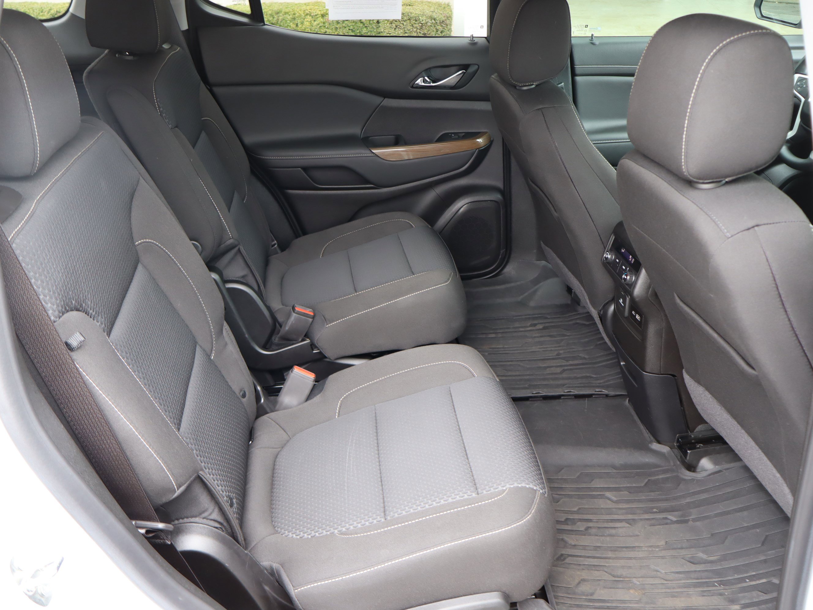 Certified 2023 GMC Acadia SLE w/ Driver Convenience Package image 36