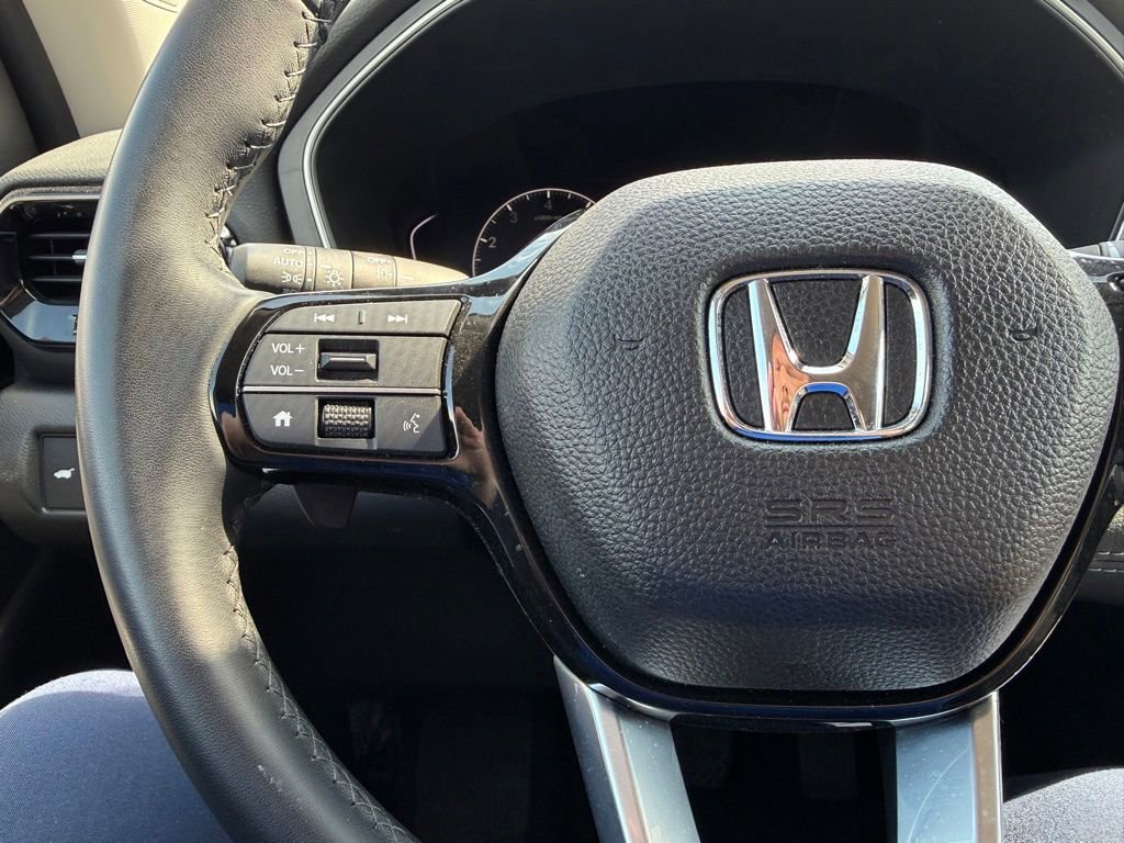 Used 2025 Honda Pilot Touring image 12