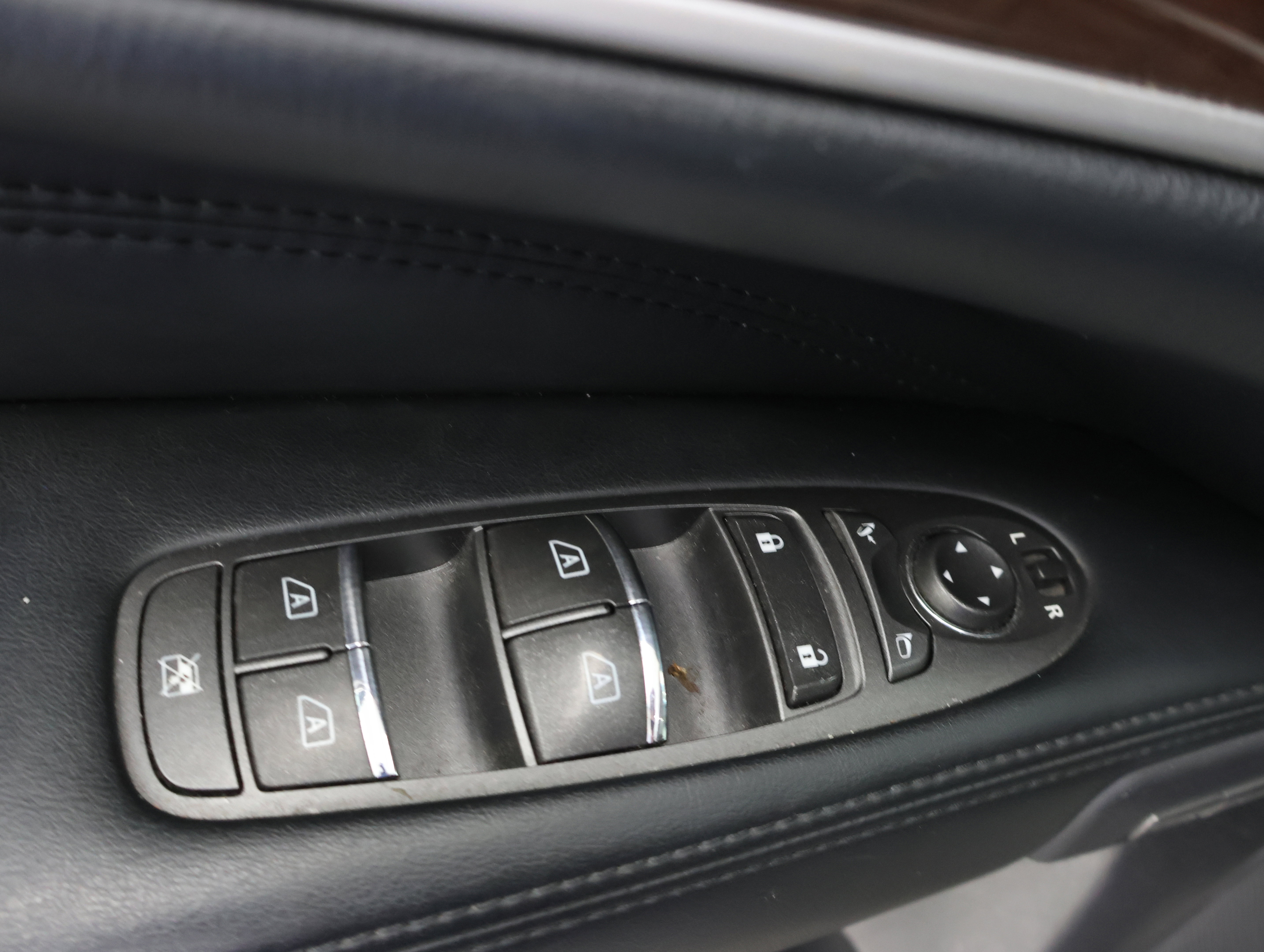 Used 2014 INFINITI QX60 AWD w/ Premium Plus Package image 40