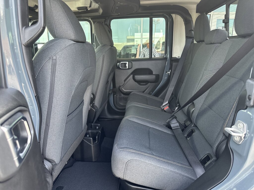 New 2025 Jeep Gladiator Sport image 10