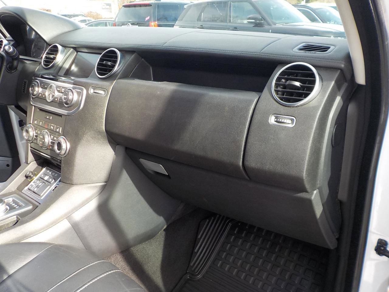 Used 2015 Land Rover LR4 HSE AWD/4WD image 31