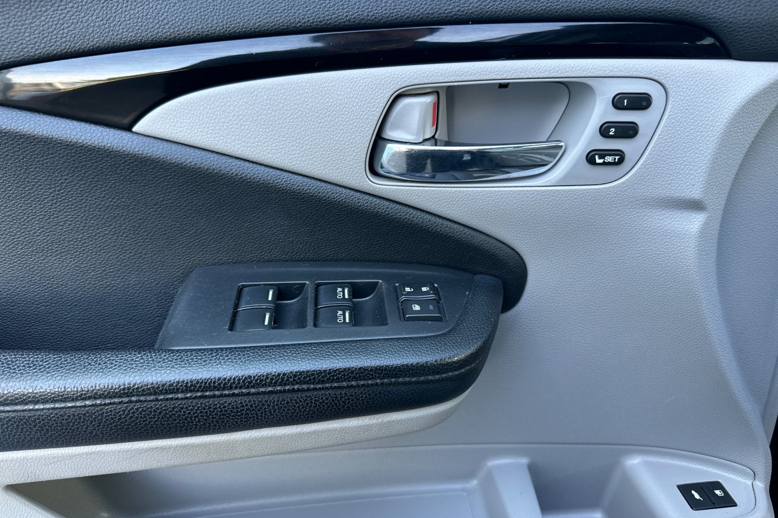Used 2016 Honda Pilot Elite image 12