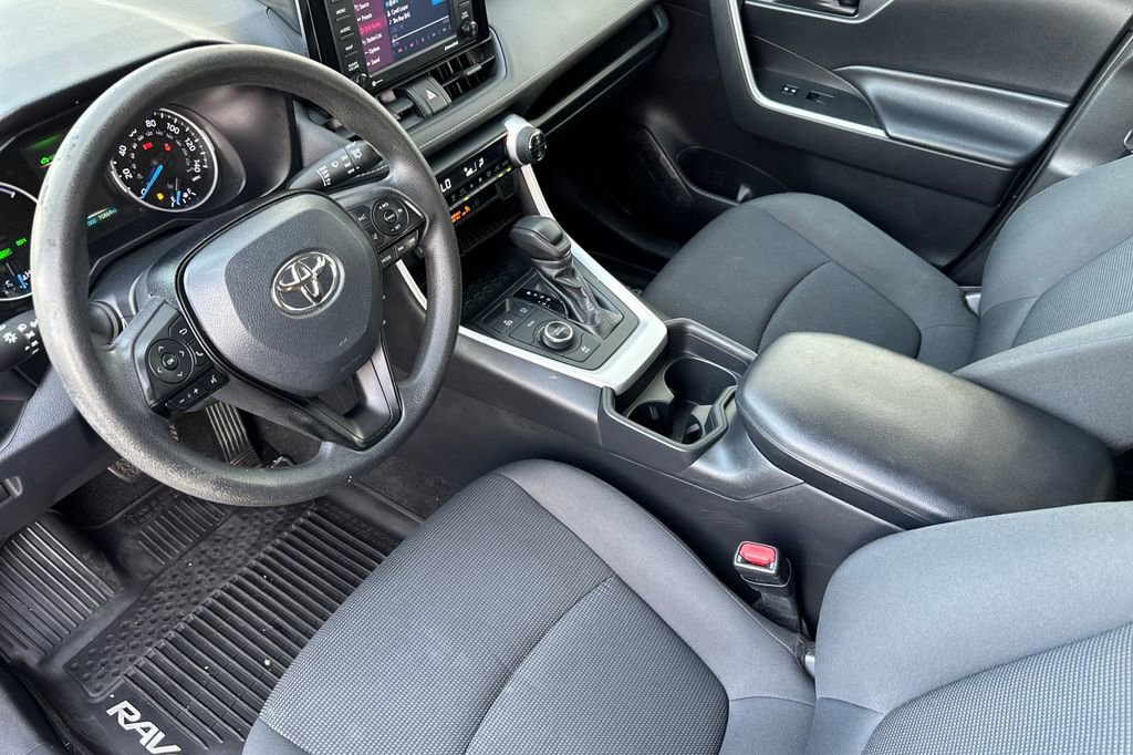 Used 2020 Toyota RAV4 LE w/ All Weather Liner Package AWD/4WD image 10