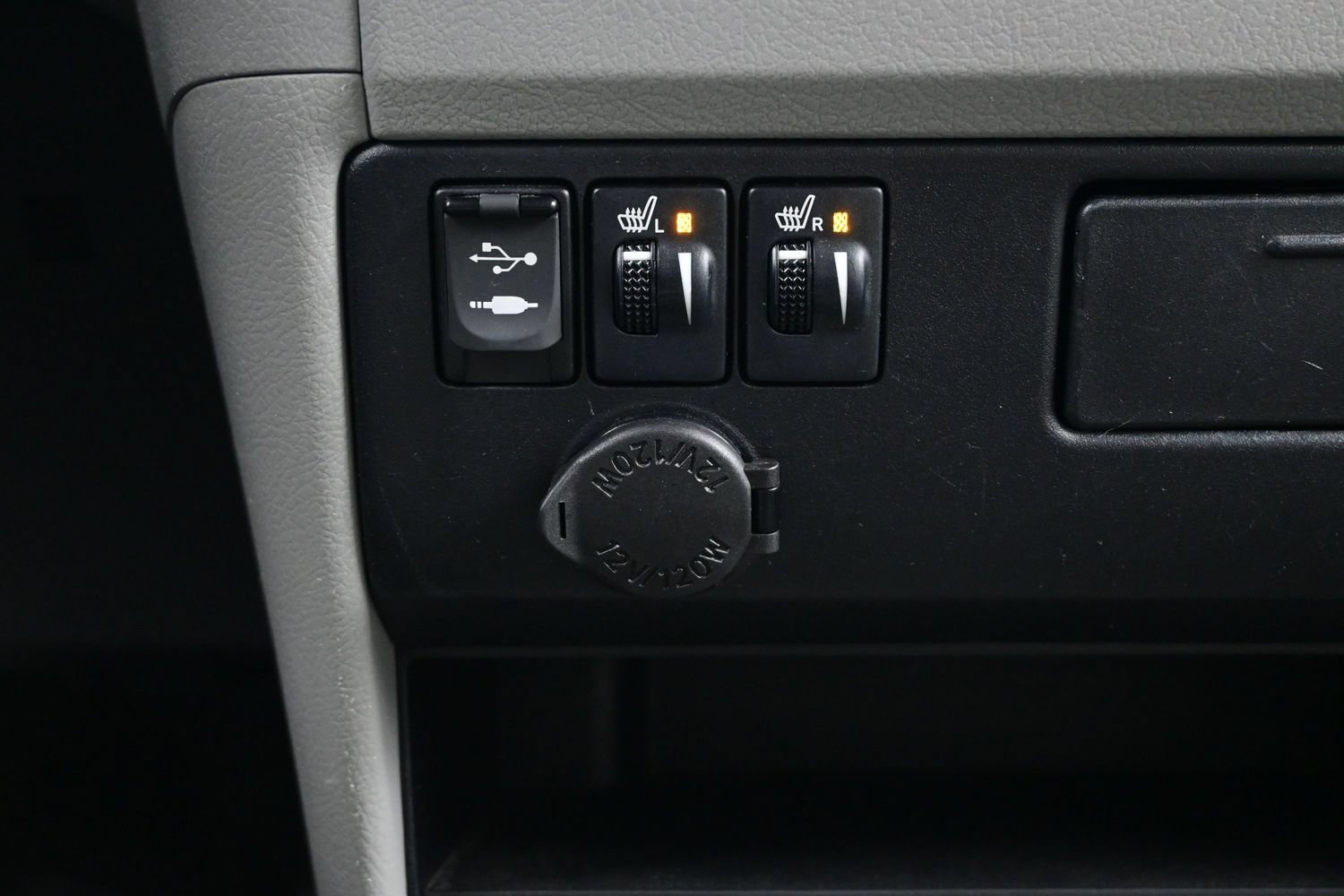 Used 2017 Toyota Sienna XLE w/ XLE Navigation Package FWD image 23