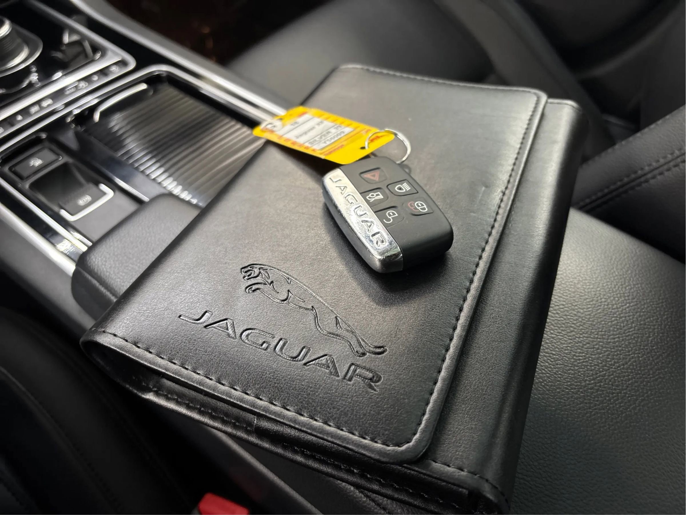 Used 2018 Jaguar XF Premium image 42